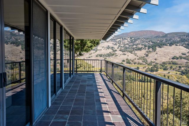 $1,950,000 | 241 Henry Station Road, Ukiah, CA 95482