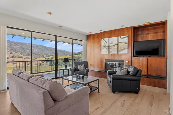 $1,800,000 | 241 Henry Station Road, Ukiah, CA 95482