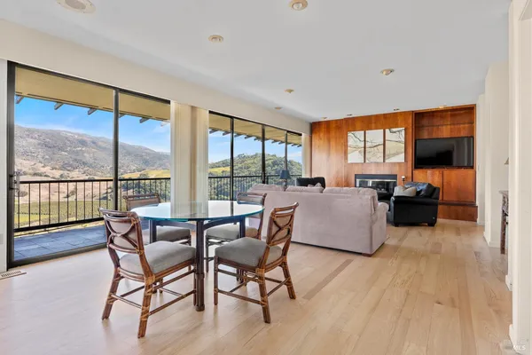$1,800,000 | 241 Henry Station Road, Ukiah, CA 95482