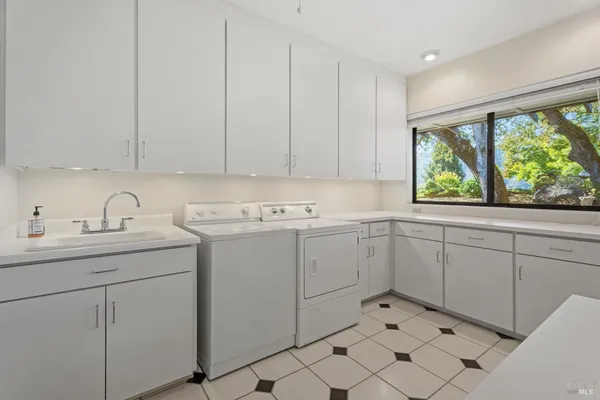 $1,800,000 | 241 Henry Station Road, Ukiah, CA 95482
