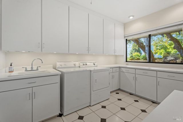 $1,950,000 | 241 Henry Station Road, Ukiah, CA 95482