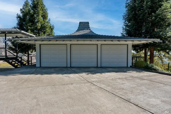 $1,800,000 | 241 Henry Station Road, Ukiah, CA 95482