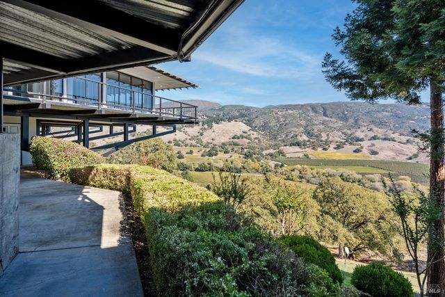 $1,950,000 | 241 Henry Station Road, Ukiah, CA 95482