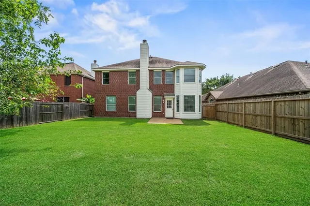 a view of a house with backyard and porch
