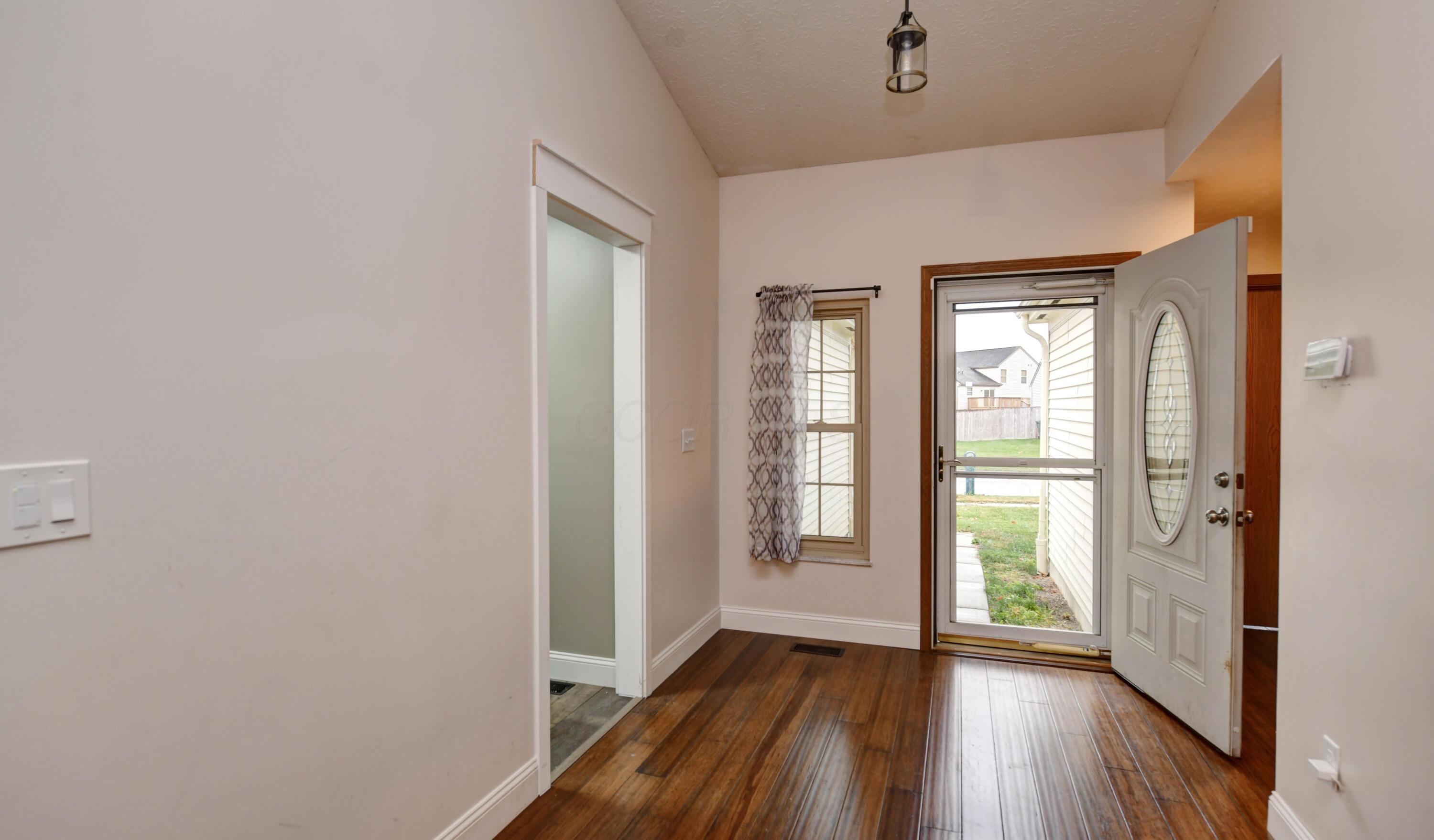 773 Rothrock Drive Galloway, OH 43119 - Photo 27 of 40 Foyer