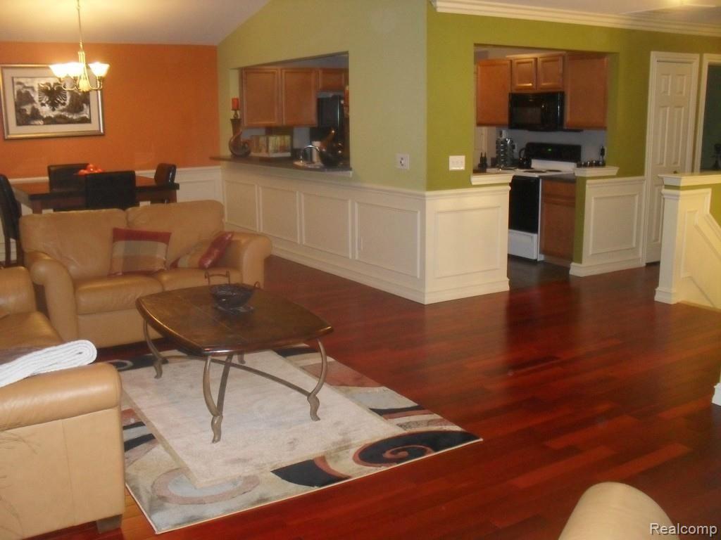 46159 Rhodes Drive, Unit 302 Macomb, MI 48044 - Photo 4 of 19 Rhodes 013.jpg
