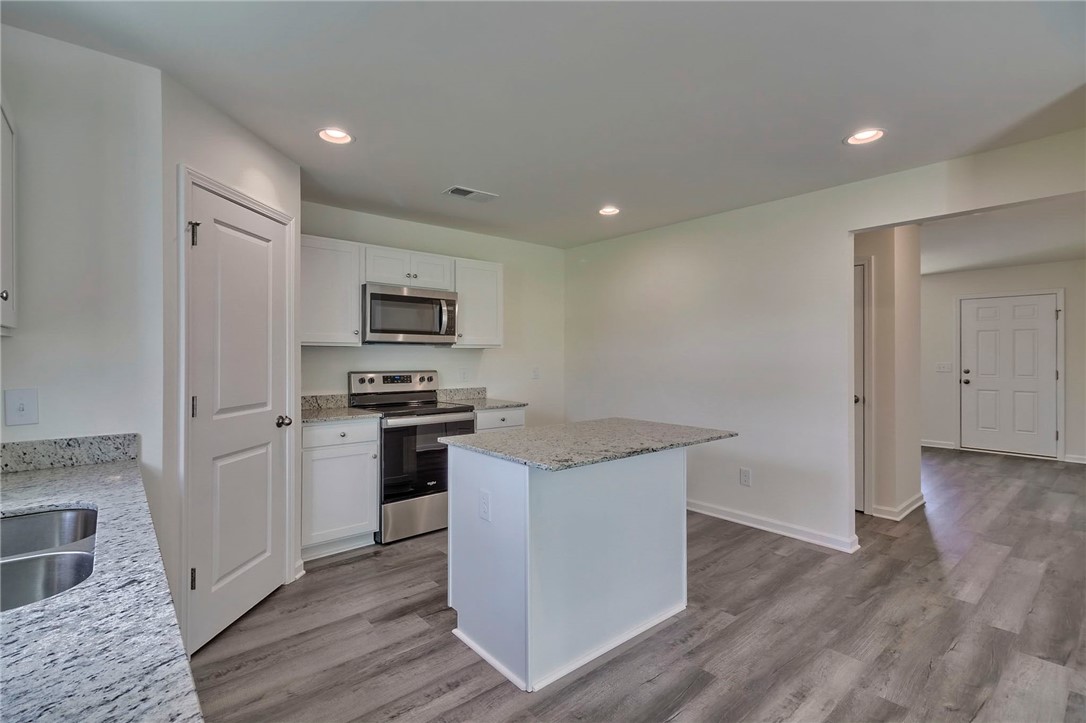 245 Wimbledon Way Murrells Inlet, SC 29576 - Photo 9 of 29 KITCHEN