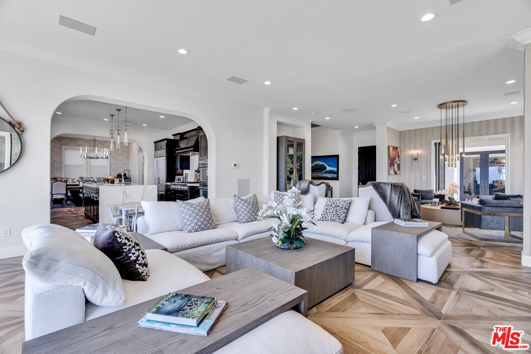 7599 West Coastal View Drive Los Angeles, CA 90045 - Photo 11 of 71