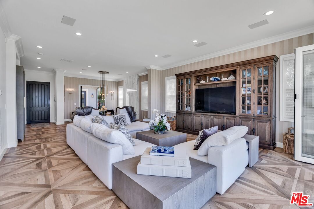 7599 West Coastal View Drive Los Angeles, CA 90045 - Photo 12 of 71