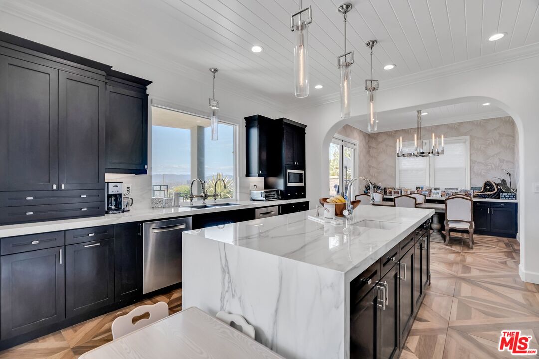 7599 West Coastal View Drive Los Angeles, CA 90045 - Photo 13 of 71