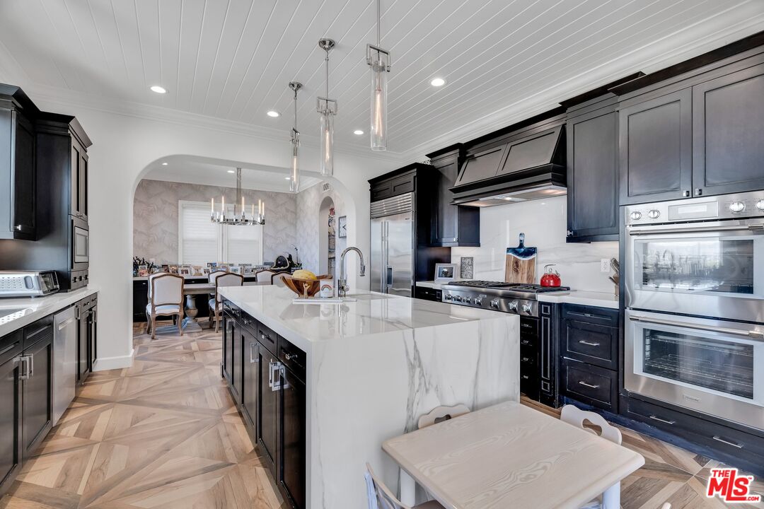 7599 West Coastal View Drive Los Angeles, CA 90045 - Photo 14 of 71