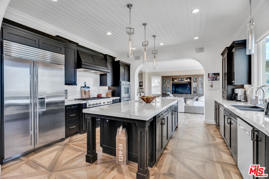 7599 West Coastal View Drive Los Angeles, CA 90045 - Photo 17 of 71