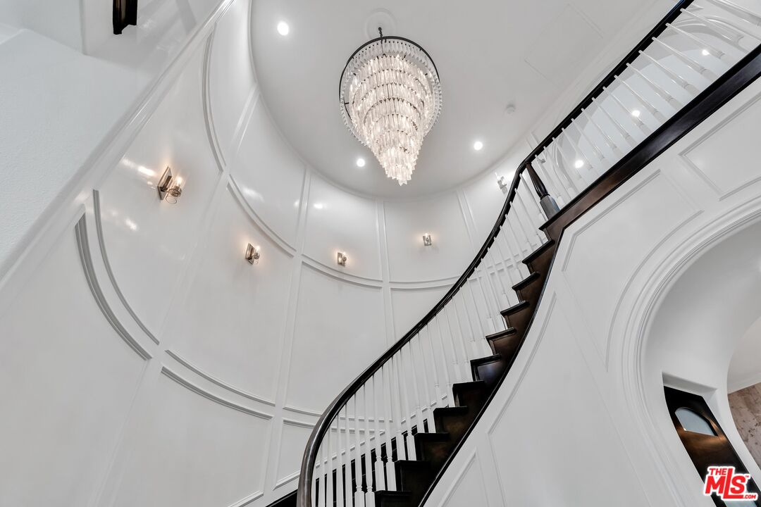 7599 West Coastal View Drive Los Angeles, CA 90045 - Photo 25 of 71