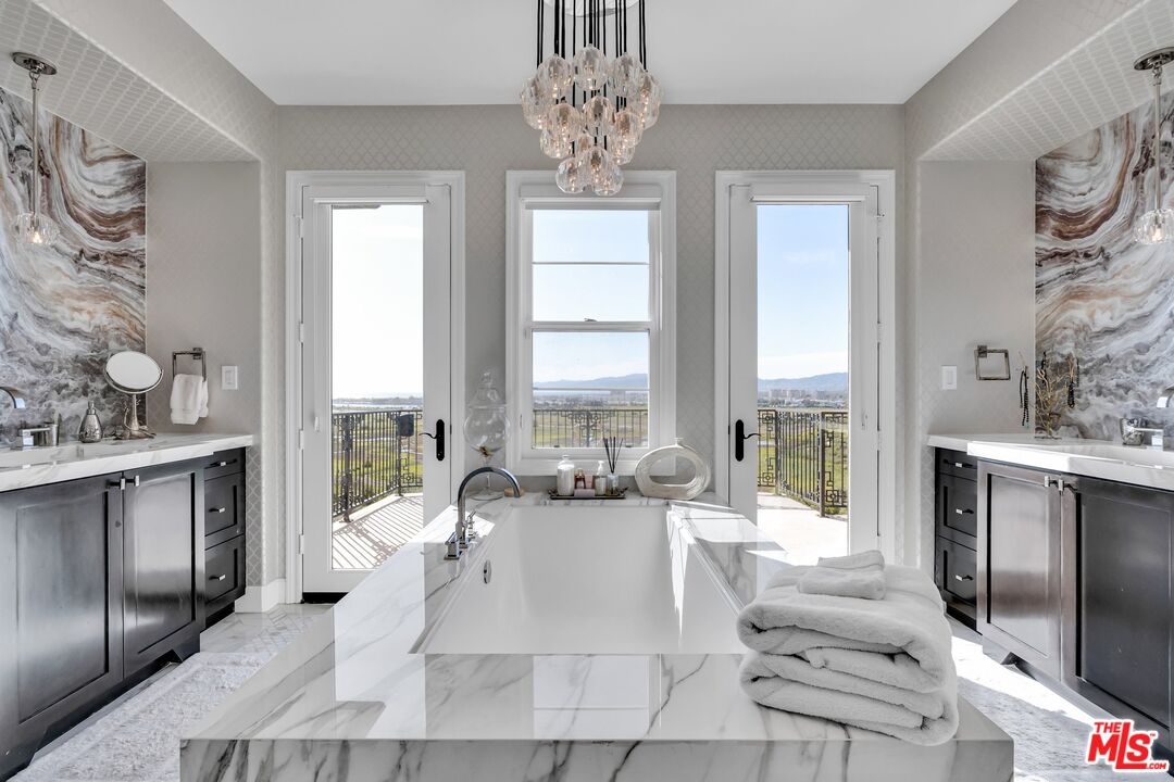 7599 West Coastal View Drive Los Angeles, CA 90045 - Photo 32 of 71