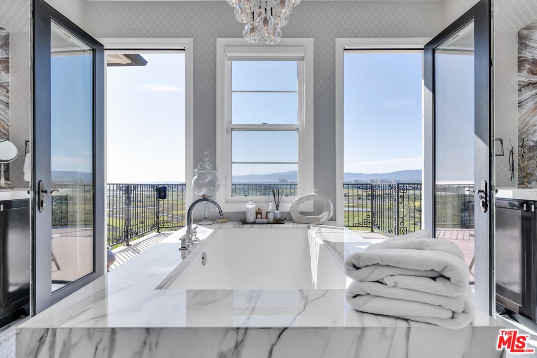 7599 West Coastal View Drive Los Angeles, CA 90045 - Photo 33 of 71