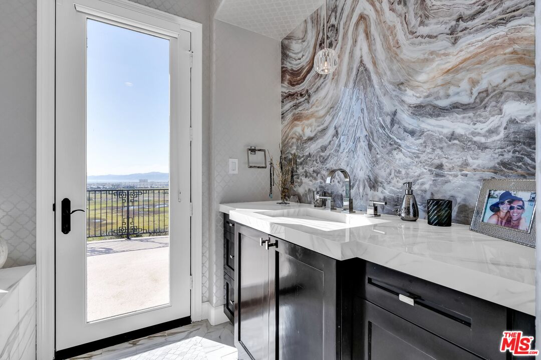 7599 West Coastal View Drive Los Angeles, CA 90045 - Photo 37 of 71