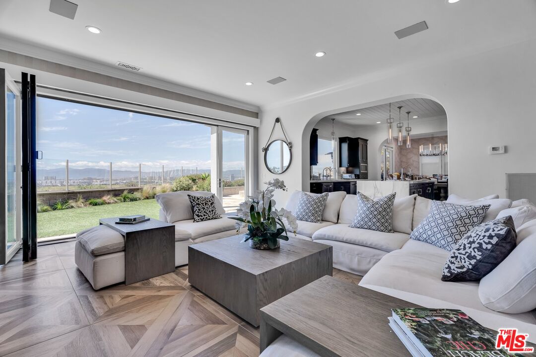 7599 West Coastal View Drive Los Angeles, CA 90045 - Photo 9 of 71