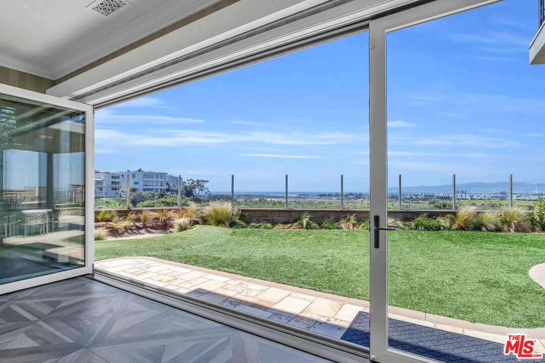 7599 West Coastal View Drive Los Angeles, CA 90045 - Photo 10 of 71