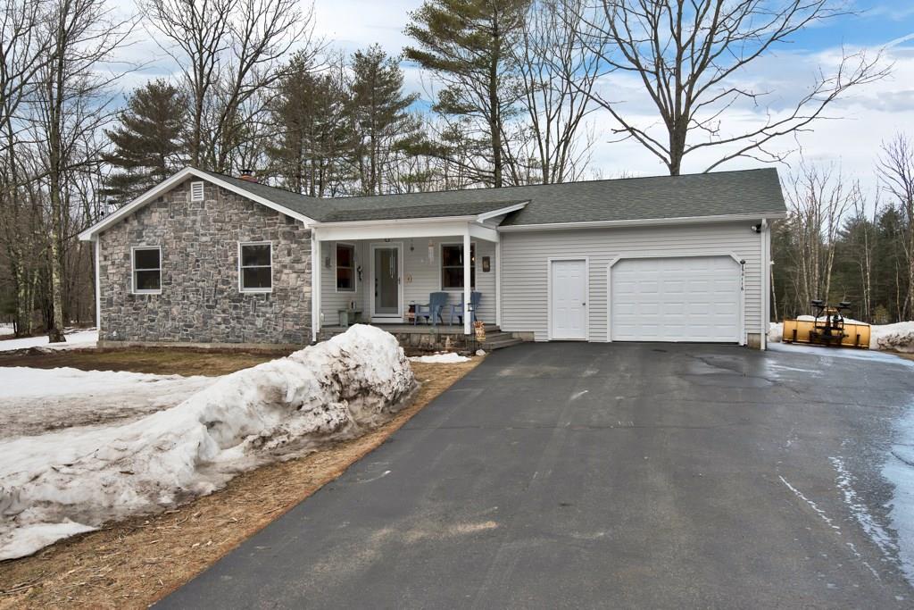 Beautiful 3 bedroom ranch in a great...