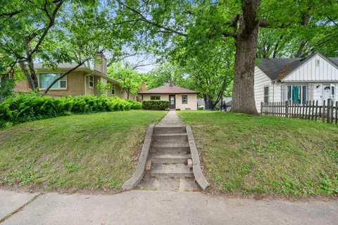 $199,000 | 3331 Beard Avenue North, Robbinsdale, MN 55422