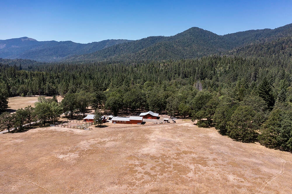 5477 Pleasant Creek Road Rogue River, OR 97537 - Photo 28 of 30 DJI_0816 a