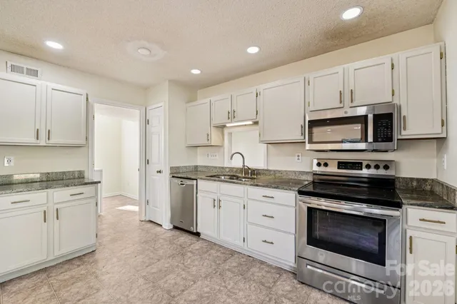 $397,500 | 7106 Spring Creek Lane, Charlotte, NC 28273