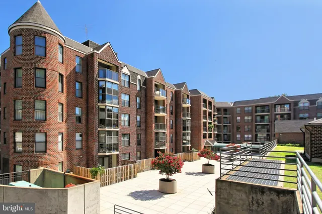 a view of building with outdoor space