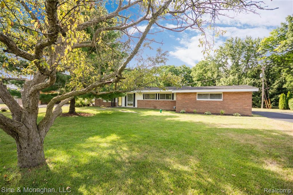 55 Stark Road Rochester Hills, MI 48307 - Photo 3 of 37