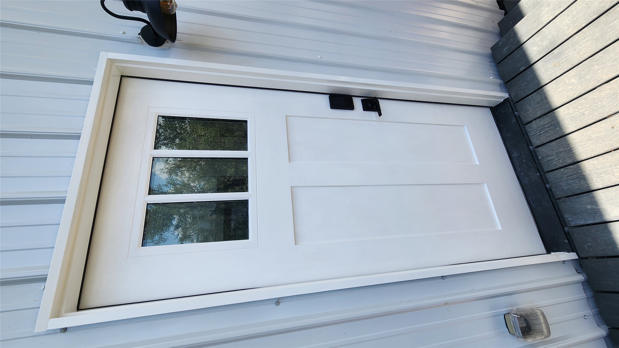 1134 Lott Avenue Austin, TX 78721 - Photo 30 of 32 Entrance to property with metal siding.