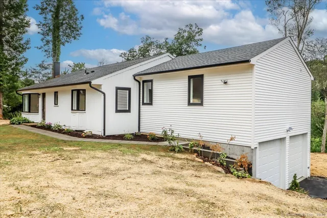 $630,000 | 12 Deer Run Road, Brookfield, CT 06804