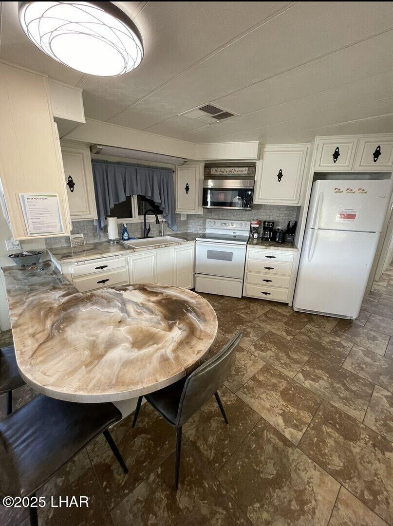 10173 Harbor View Road Parker, AZ 85344 - Photo 8 of 26 a room with furniture a rug and white walls
