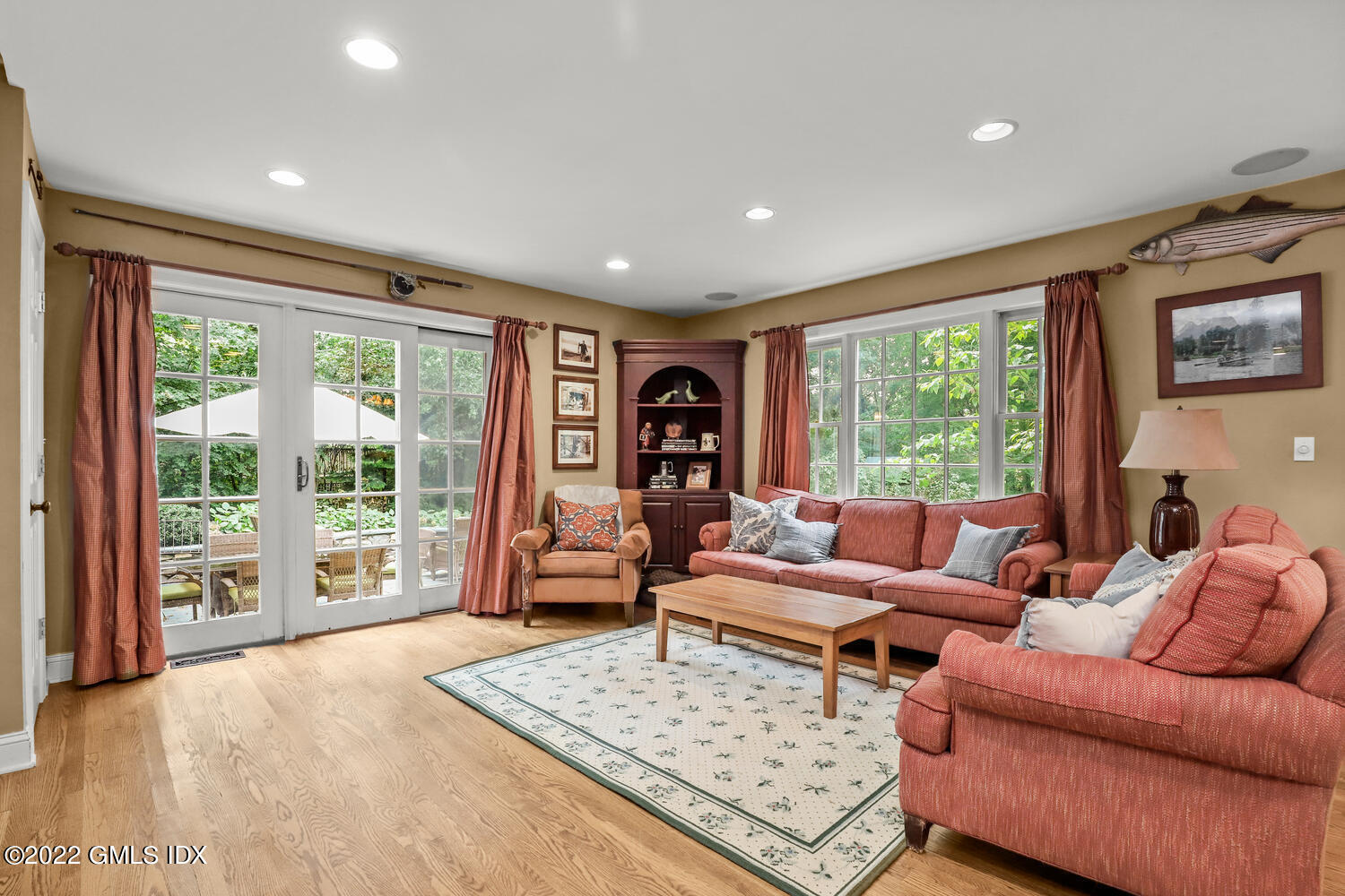 20 Crescent Road Riverside, CT 06878 - Photo 18 of 46 a living room with furniture and a window