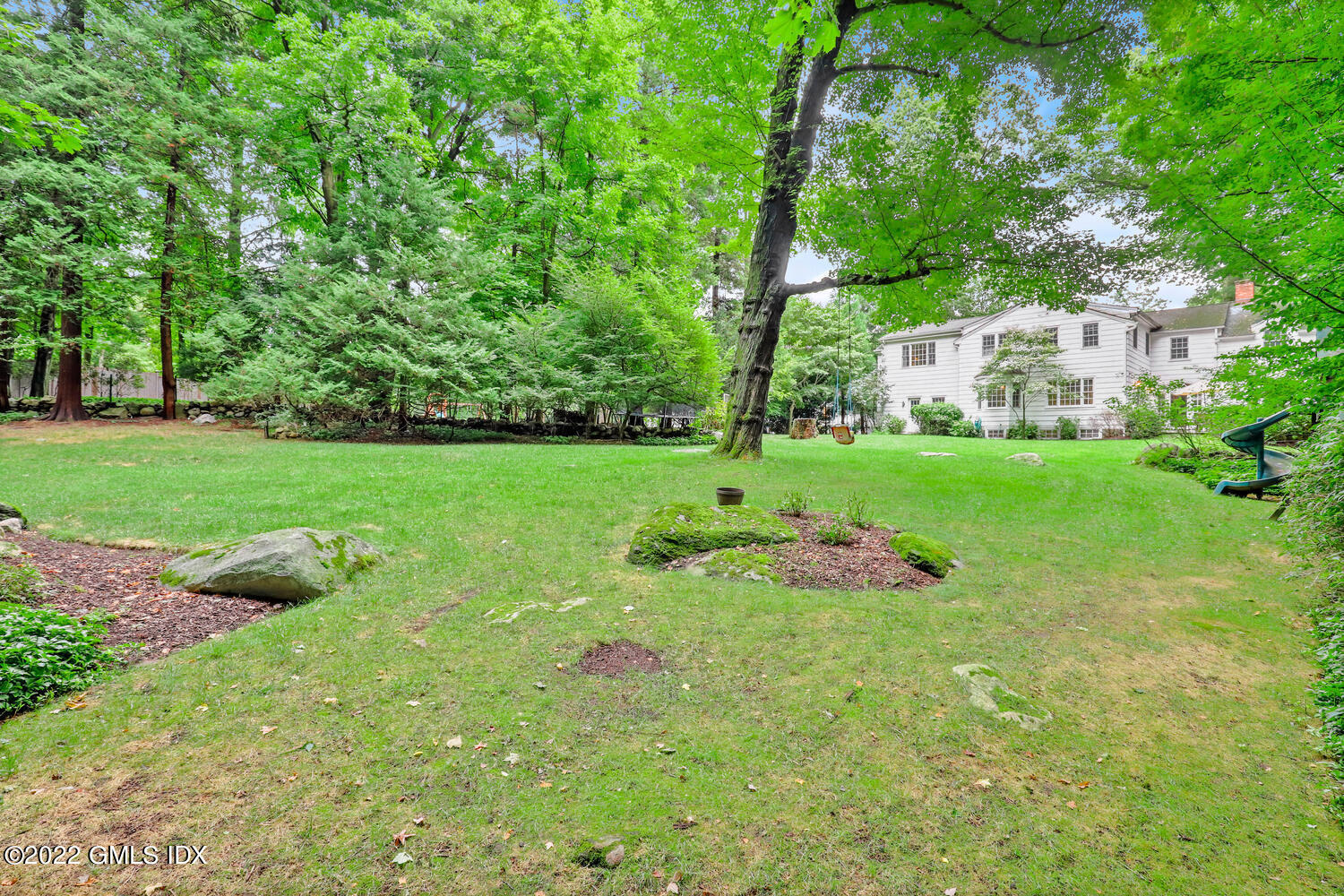 20 Crescent Road Riverside, CT 06878 - Photo 40 of 46 a view of a garden with plants and large trees