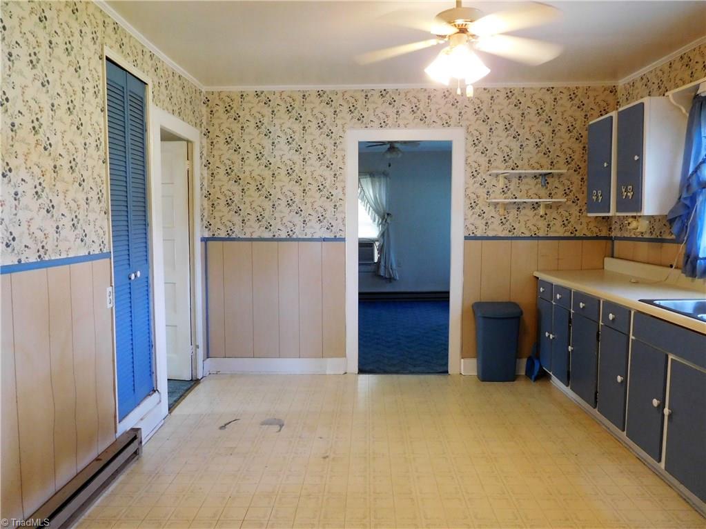 1315 Link Road Lexington, NC 27295 - Photo 2 of 10 Large spacious kitchen
