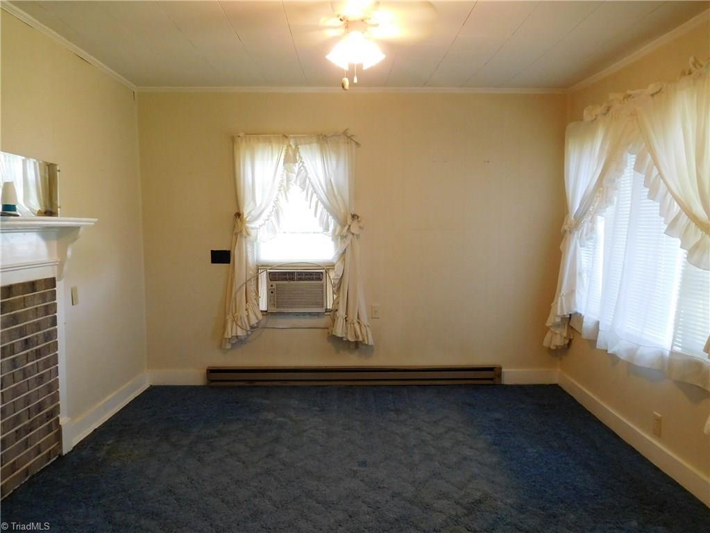 1315 Link Road Lexington, NC 27295 - Photo 4 of 10 Living room