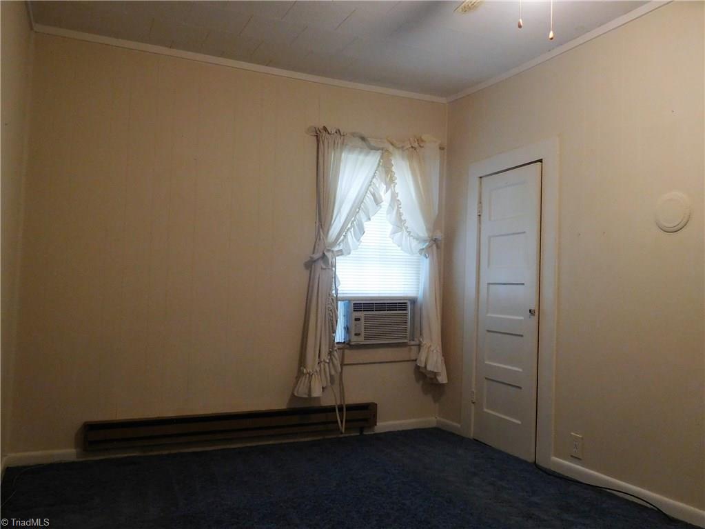 1315 Link Road Lexington, NC 27295 - Photo 6 of 10 Master bedroom