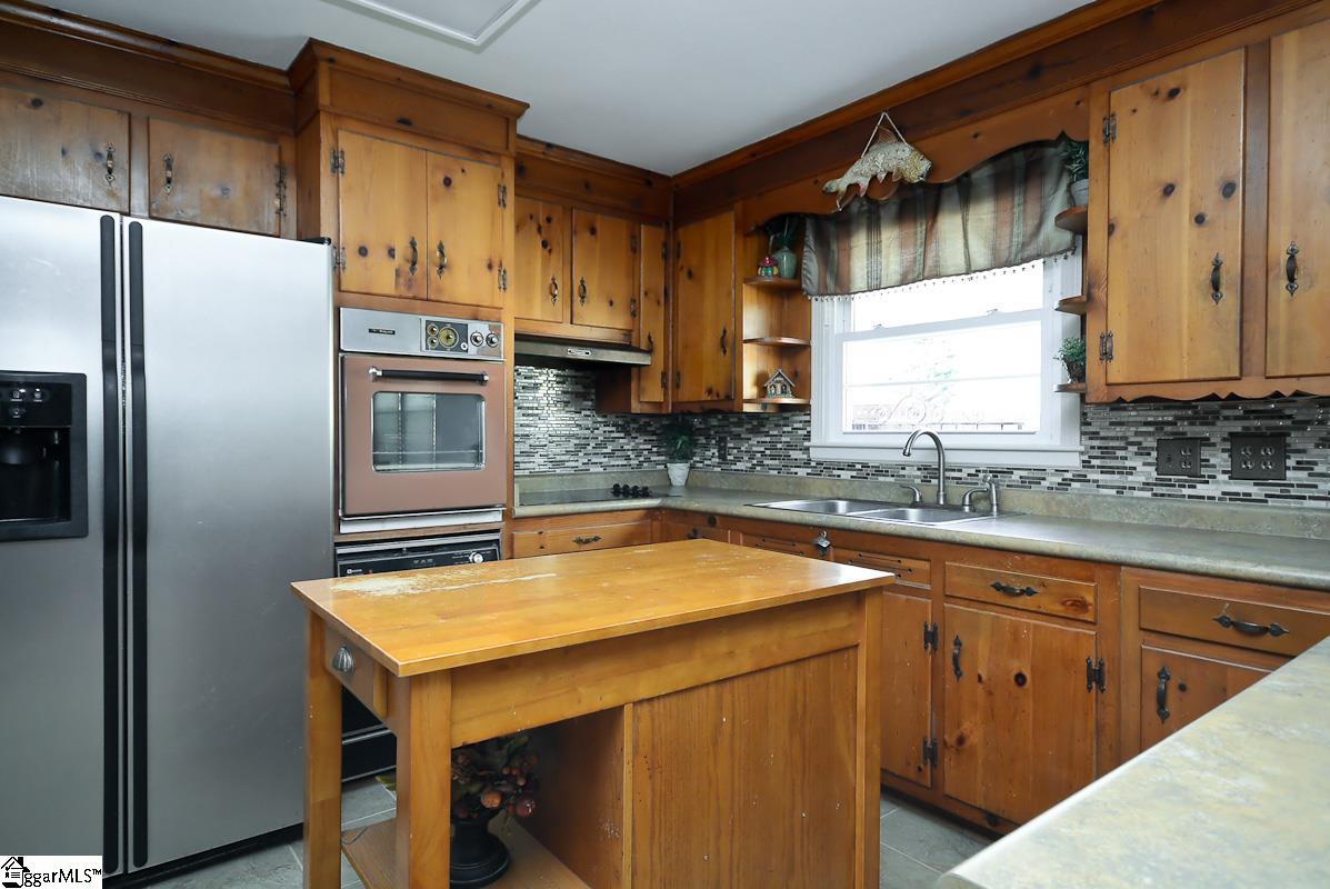 110 South Watson Road Taylors, SC 29687 - Photo 4 of 27 Gallery Image 4