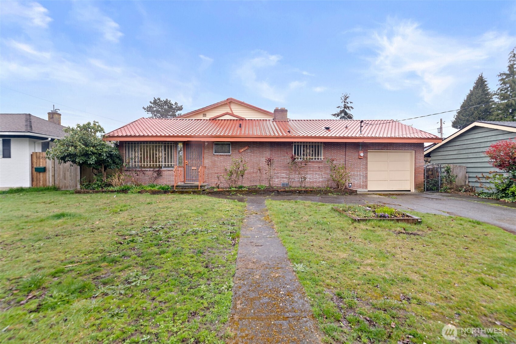 10711 Renton Avenue South Seattle, WA 98178 - Photo 1 of 32 Gallery Image 1