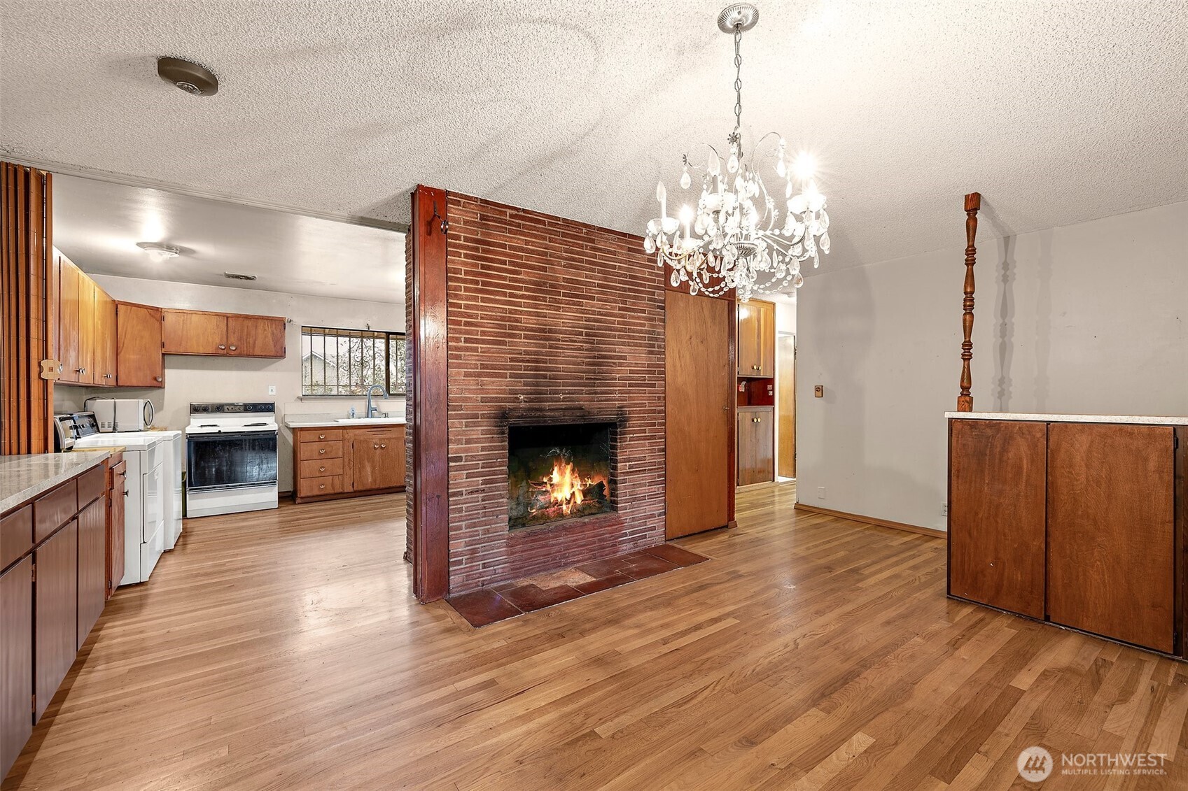 10711 Renton Avenue South Seattle, WA 98178 - Photo 12 of 32 Gallery Image 12