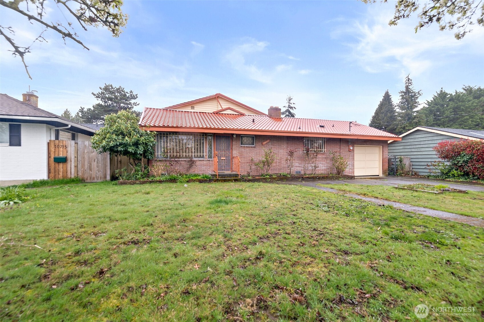 10711 Renton Avenue South Seattle, WA 98178 - Photo 2 of 32 Gallery Image 2