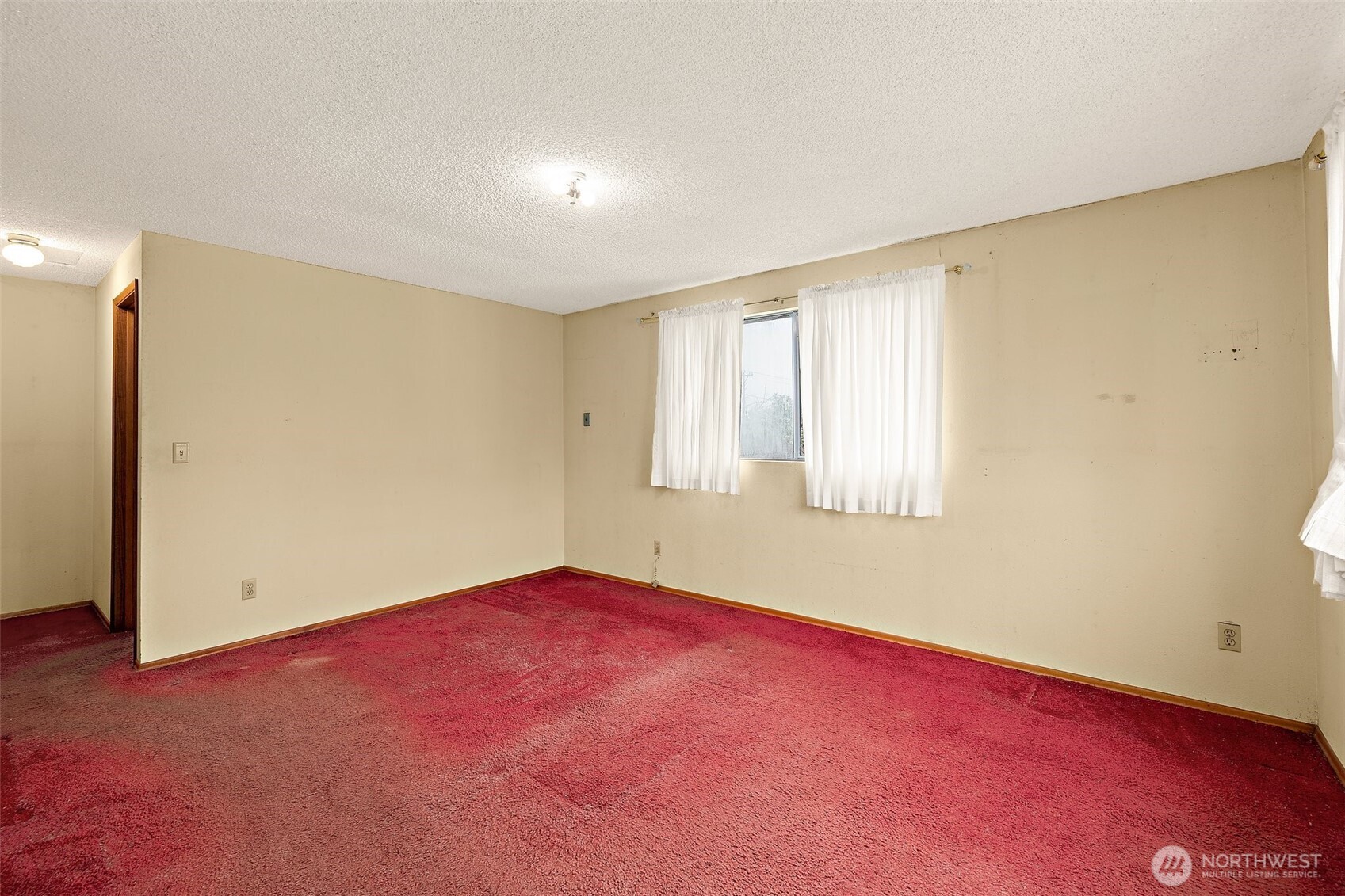 10711 Renton Avenue South Seattle, WA 98178 - Photo 27 of 32 Gallery Image 27