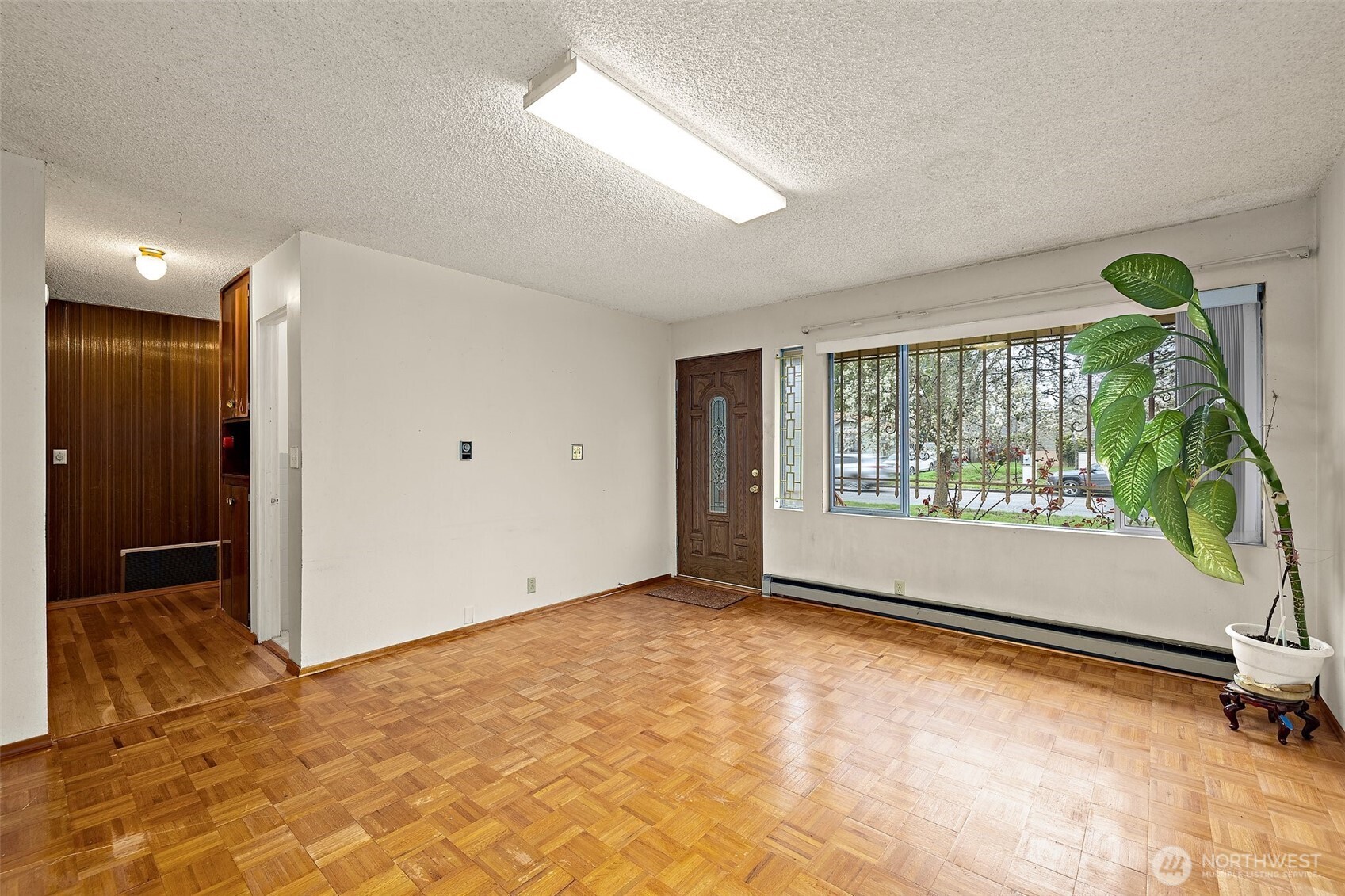 10711 Renton Avenue South Seattle, WA 98178 - Photo 4 of 32 Gallery Image 4
