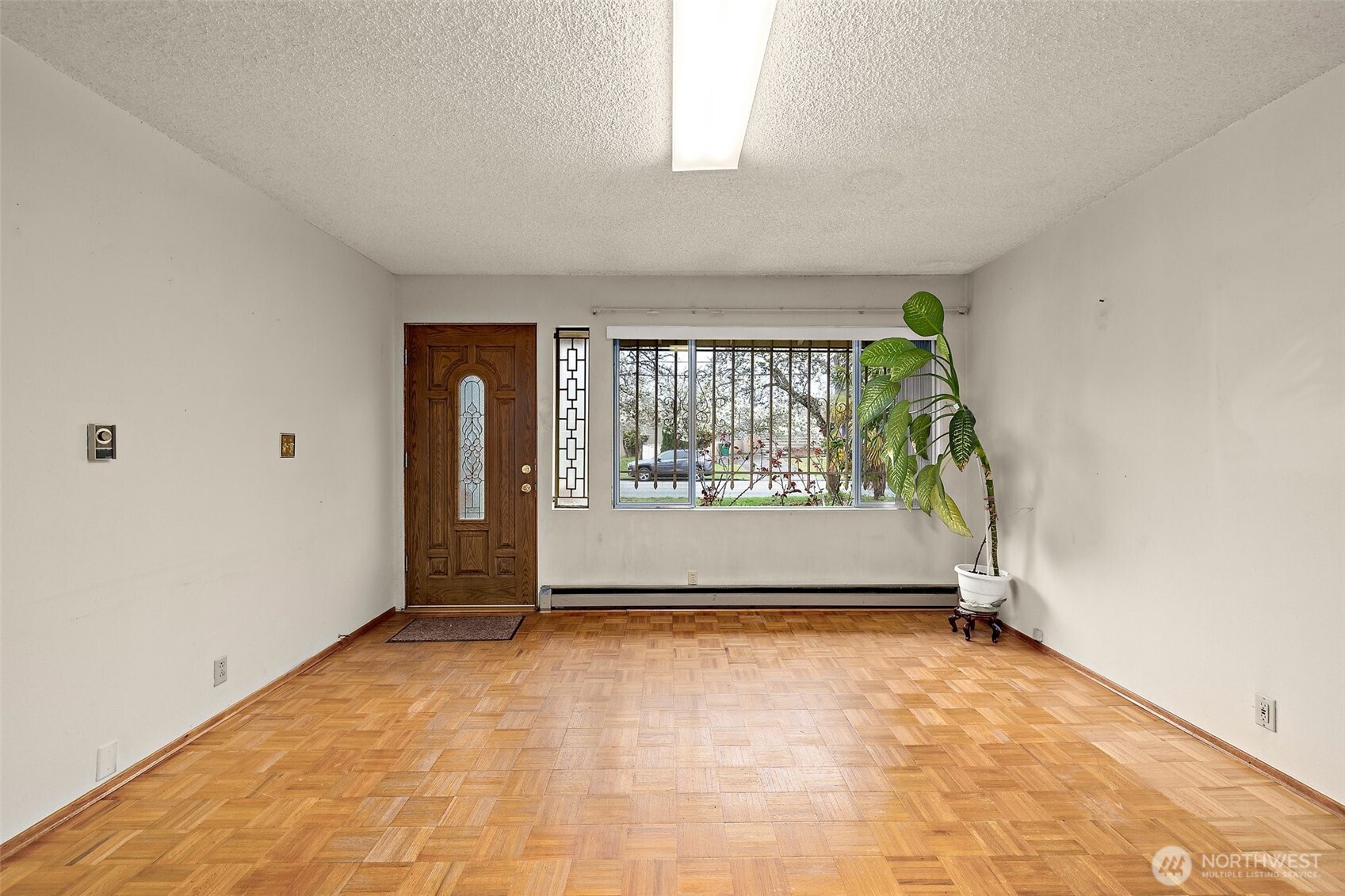 10711 Renton Avenue South Seattle, WA 98178 - Photo 5 of 32 Gallery Image 5