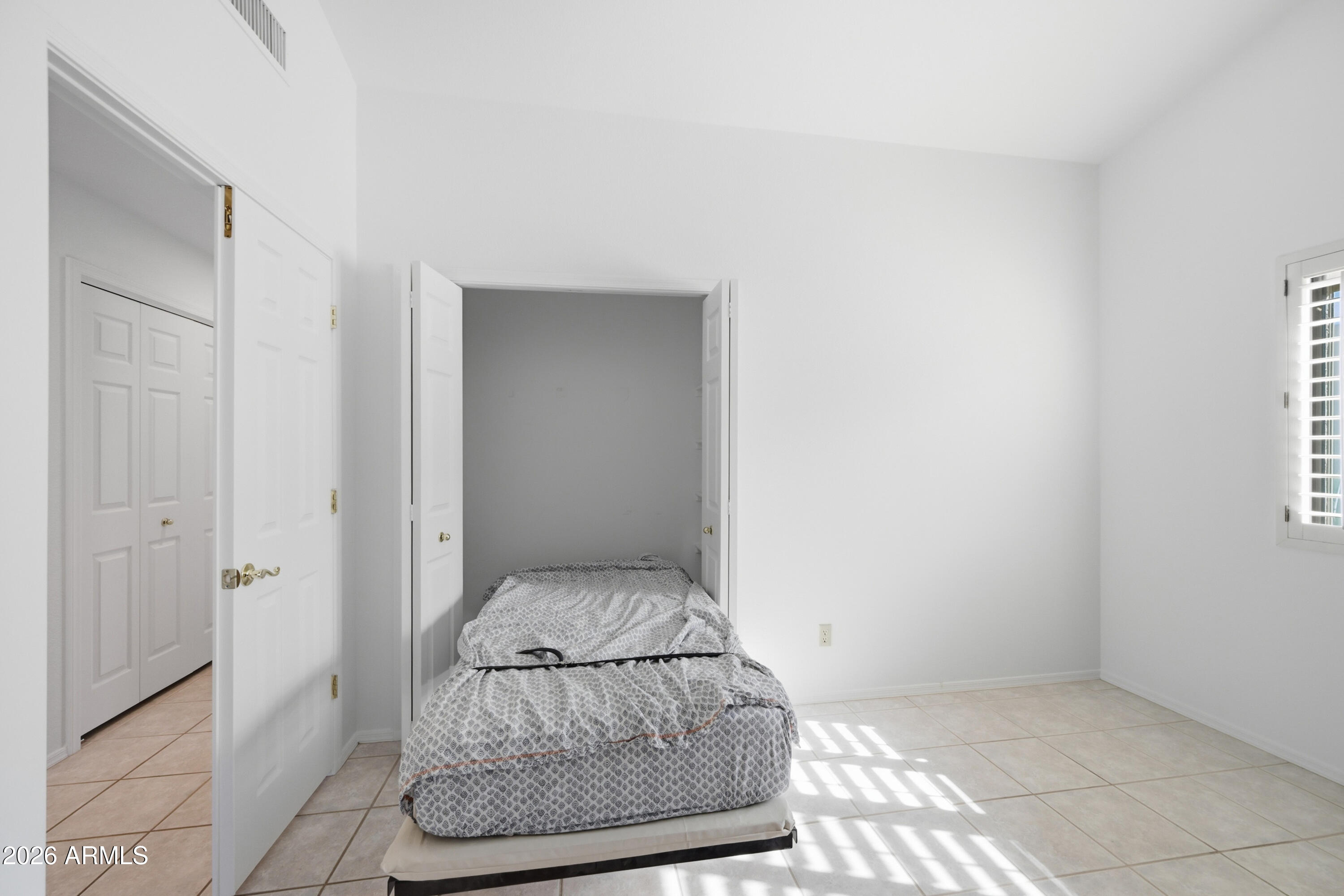 19113 East Vía Esquina Rio Verde, AZ 85263 - Photo 25 of 44 a living room with a rug