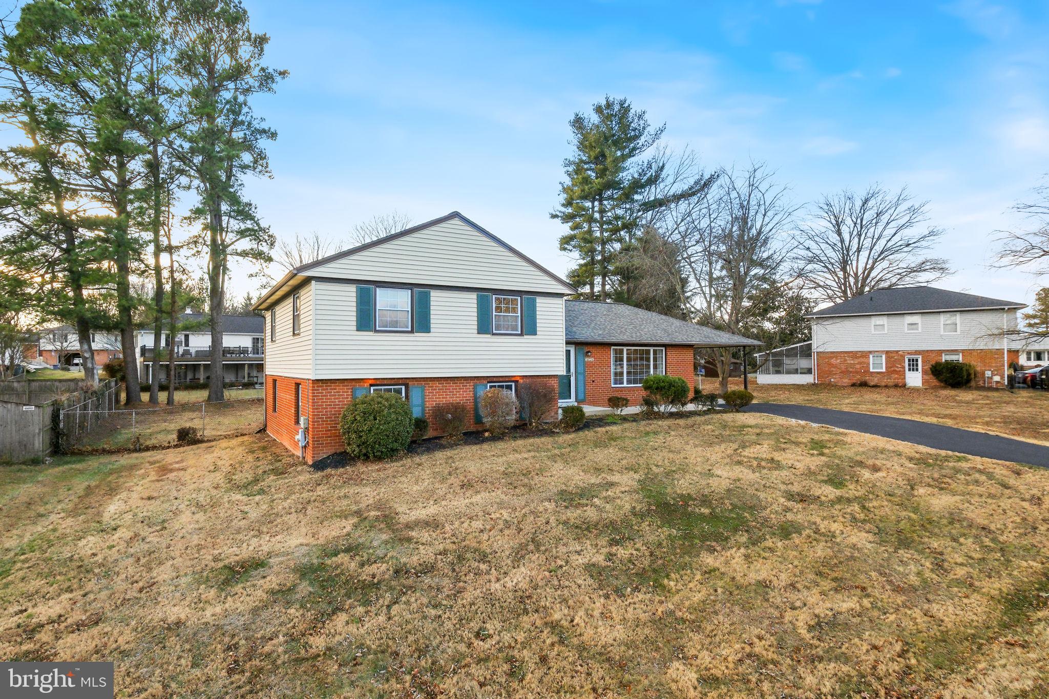 18724 Bloomfield Road Olney, MD 20832 - Photo 2 of 31