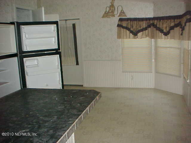 106 Hawksnest Road Satsuma, FL 32189 - Photo 3 of 9 Kitchen