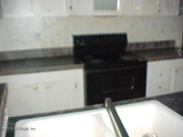 106 Hawksnest Road Satsuma, FL 32189 - Photo 4 of 9 Kitchen2