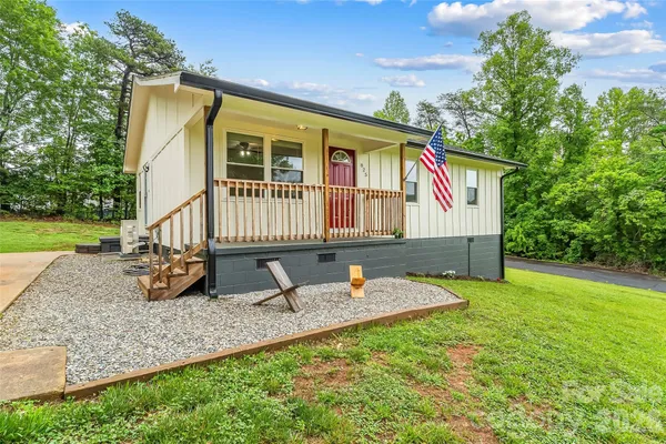 a front view of house with backyard