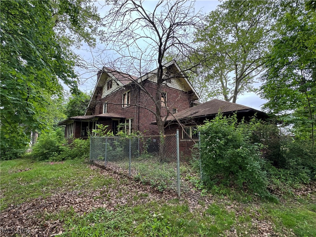 999 Copley Road Akron, OH 44320 - Photo 6 of 6 View of side of home