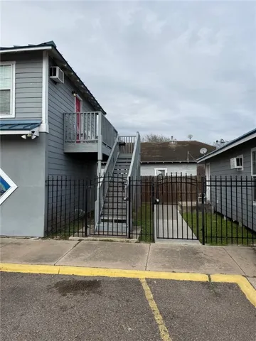 a view of back yard of the house